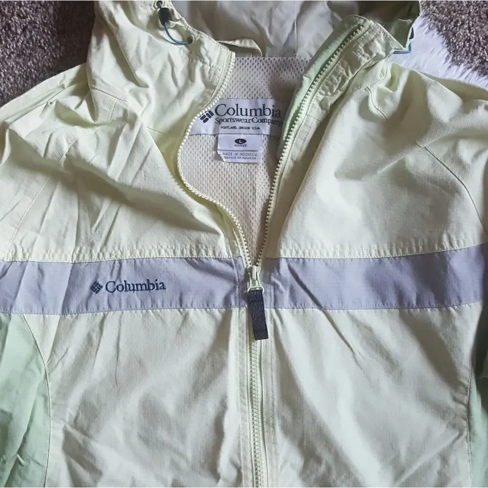 Columbia Yellow Lightweight Jacket Size Large‎